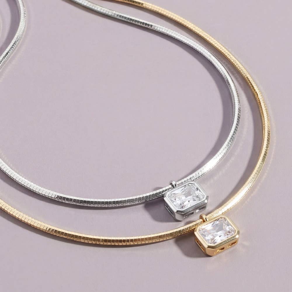 Baguette Pendant Necklace: Gold