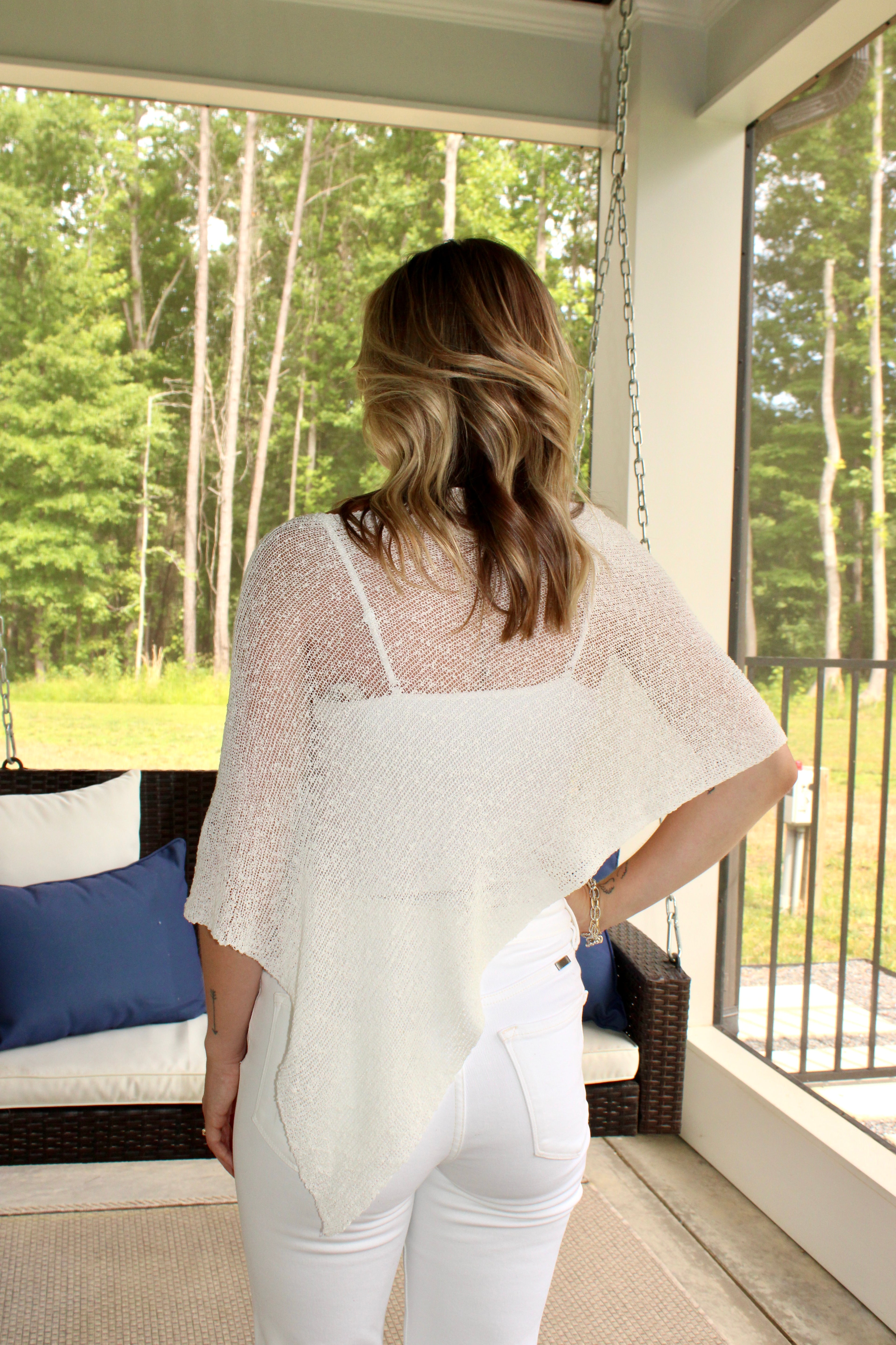 Kure Poncho: White